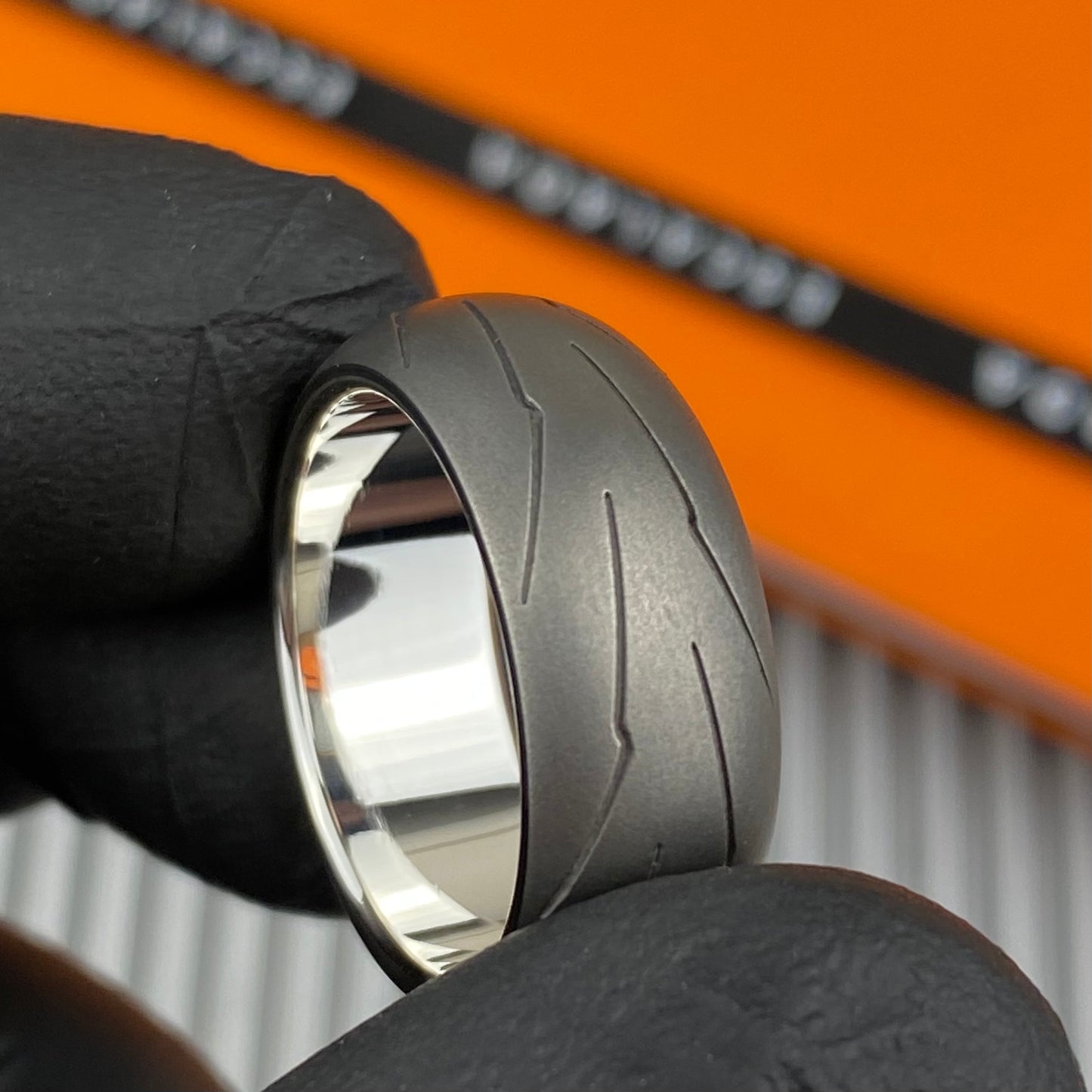 Supercorsa ring. Titanium and silver sleeve